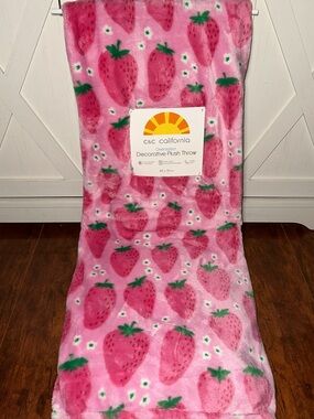 C&C California Pink Strawberry Pattern Plush Throw Blanket